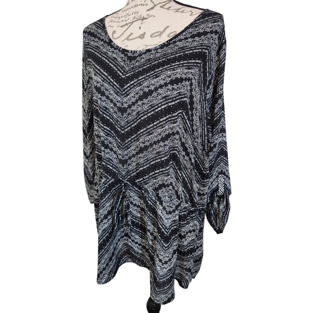 Maurices Black & White Geo Roll-Tab Blouse 2X